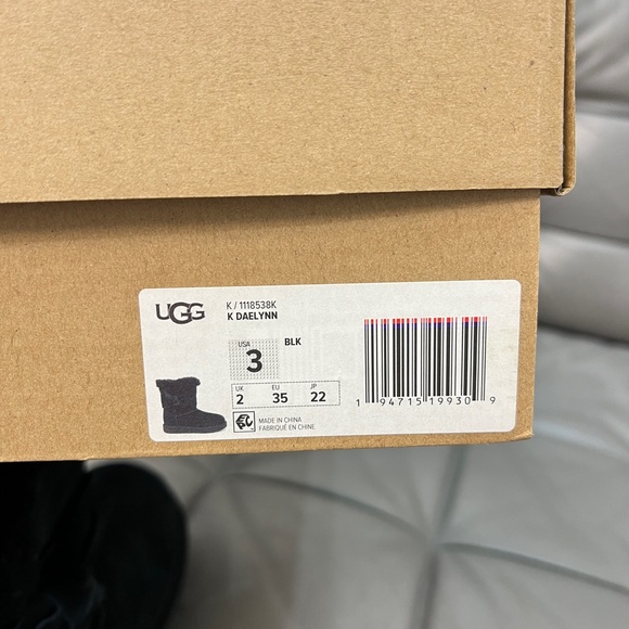 UGG Boots Kids Girls Size 3 Daelynn NEW Boot Black Suede - Picture 7 of 7